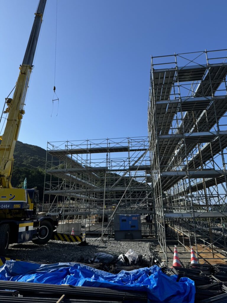 大洲市｜鉄筋工事｜有限会社水沼鉄筋 愛媛県愛南町にて、自動車道BOXカルバートの鉄筋工事を行いました。