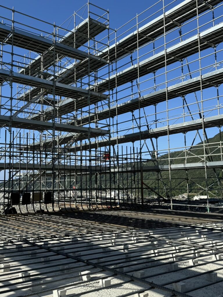 大洲市｜鉄筋工事｜有限会社水沼鉄筋 愛媛県愛南町にて、自動車道BOXカルバートの鉄筋工事を行いました。