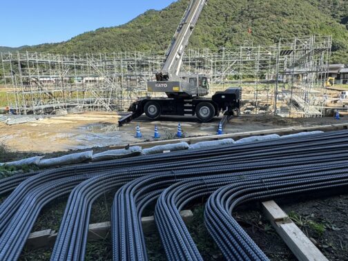 大洲市｜鉄筋工事｜有限会社水沼鉄筋 宇和島市津島町にて、自動車道BOXカルバートの鉄筋工事を行いました。