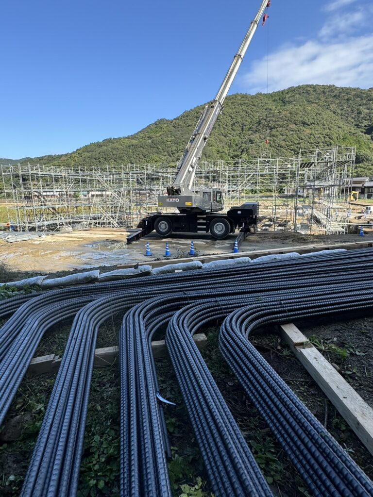 大洲市｜鉄筋工事｜有限会社水沼鉄筋 宇和島市津島町にて、自動車道BOXカルバートの鉄筋工事を行いました。