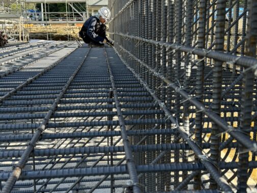 大洲市｜鉄筋工事｜有限会社水沼鉄筋 宇和島市津島町にて、自動車道BOXカルバートの鉄筋工事を行いました。
